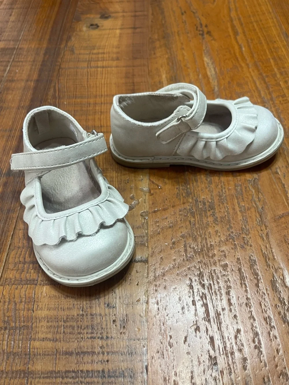 Baby Deer Kamdyn Mary Jane Ivory Shimmer Dress Shoes with Ruffle Trim Size 5